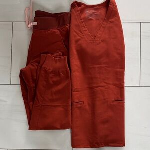 FIGS Women's Auburn scrub Set